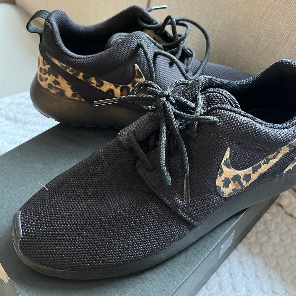 Custom Nike Roshe One - size 8